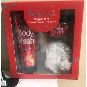 Holidays peppermint body wash scrub gift box new in box